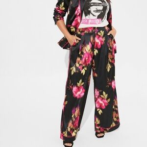 Torrid Leg Satin High Rise Pant in Blair Floral, Size 00